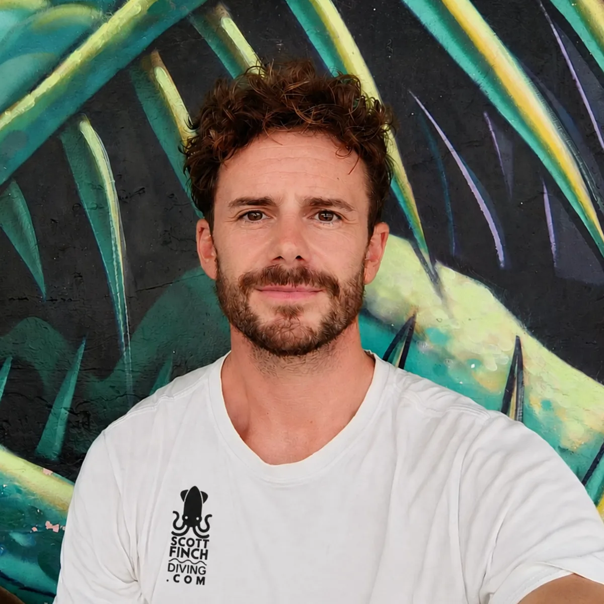 Scott Finch, independent PADI diving instructor in Gran Canaria, wearing a Scott Finch Diving T-shirt